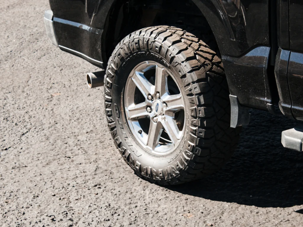 Used 2025 Black Ford XLT image 4