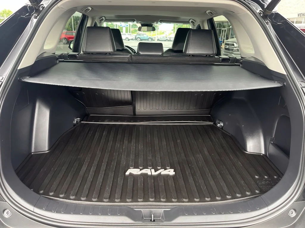Used 2020 Midnight Black Metallic Toyota XLE Premium image 14