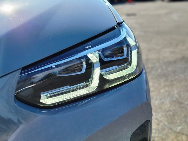 Used 2025 Gray BMW xDrive30i image 9