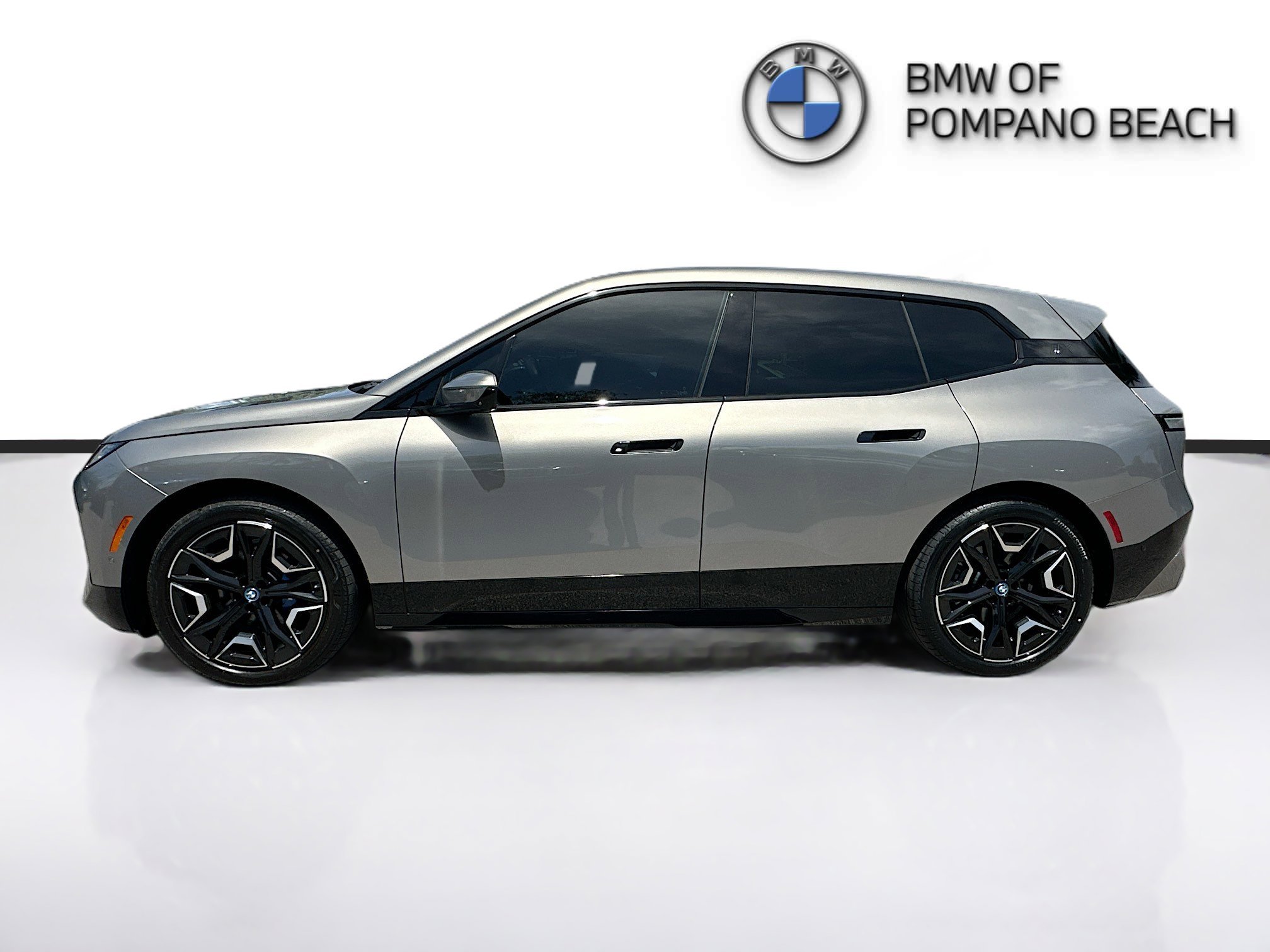 Certified Used 2025 Oxide Grey Metallic BMW M60 image 4