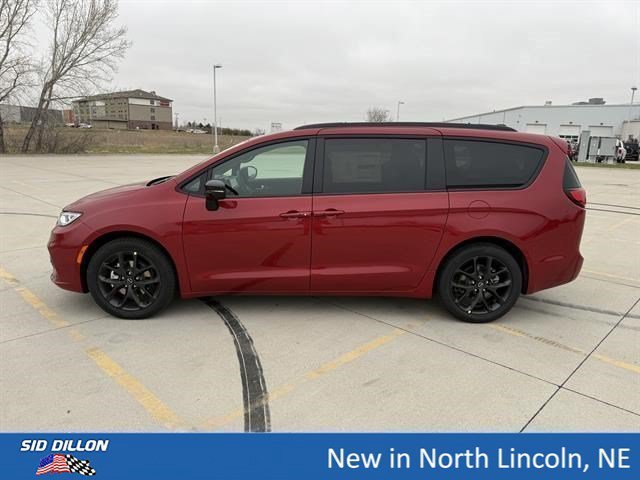New 2026 Red Hot Pearl-Coat Exterior Paint Chrysler Select image 2