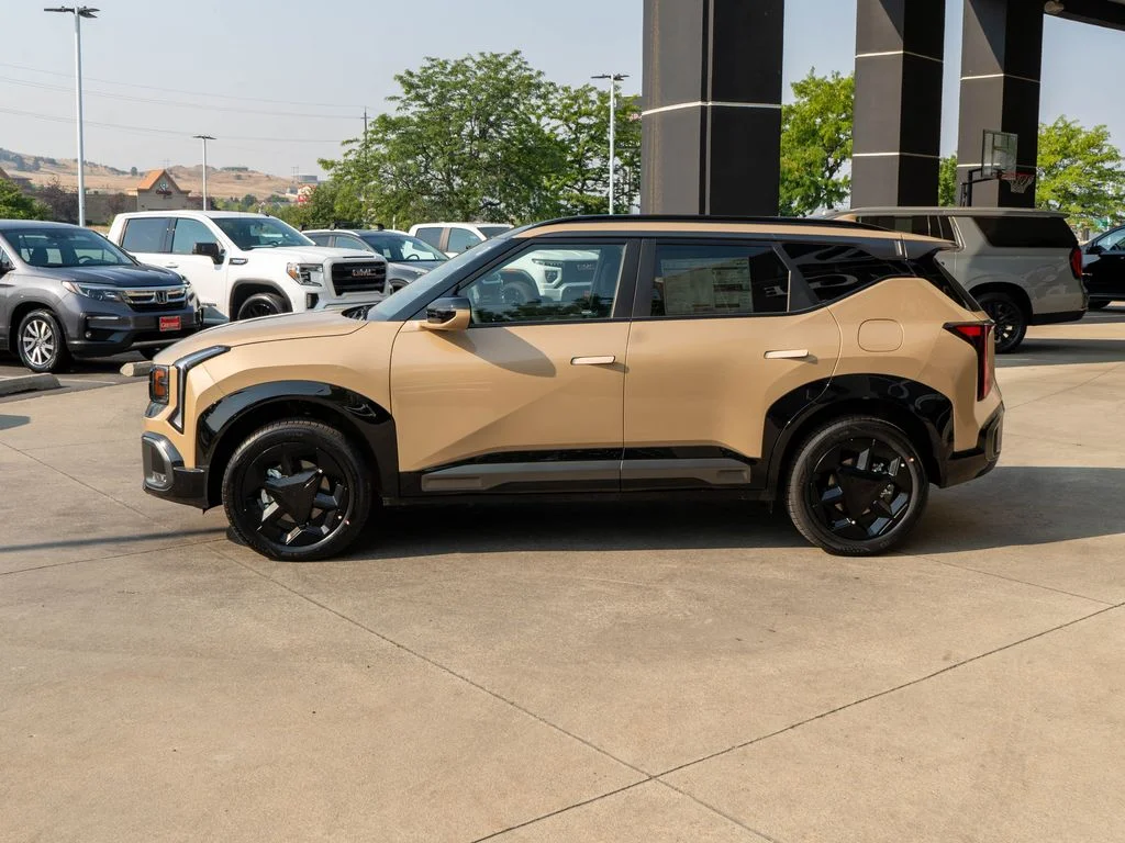 New 2027 Brown Kia X-Line S image 4
