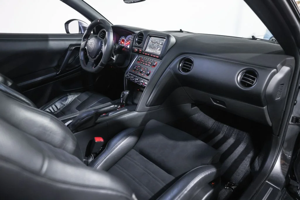 Used 2013 Gray Nissan Premium image 25