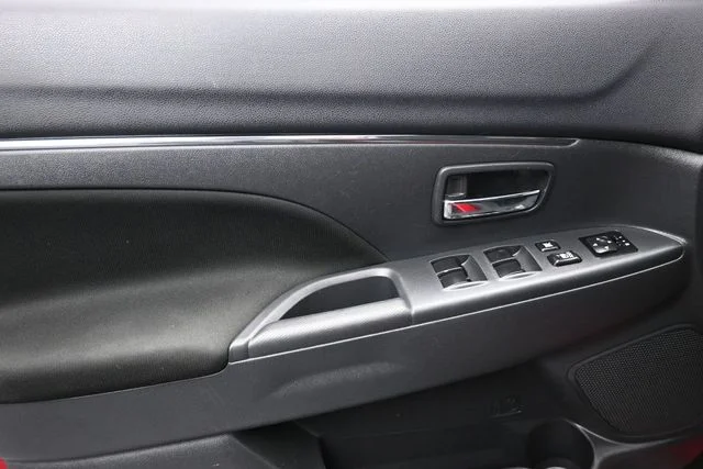Used 2024 Red Mitsubishi 2.0 ES image 7