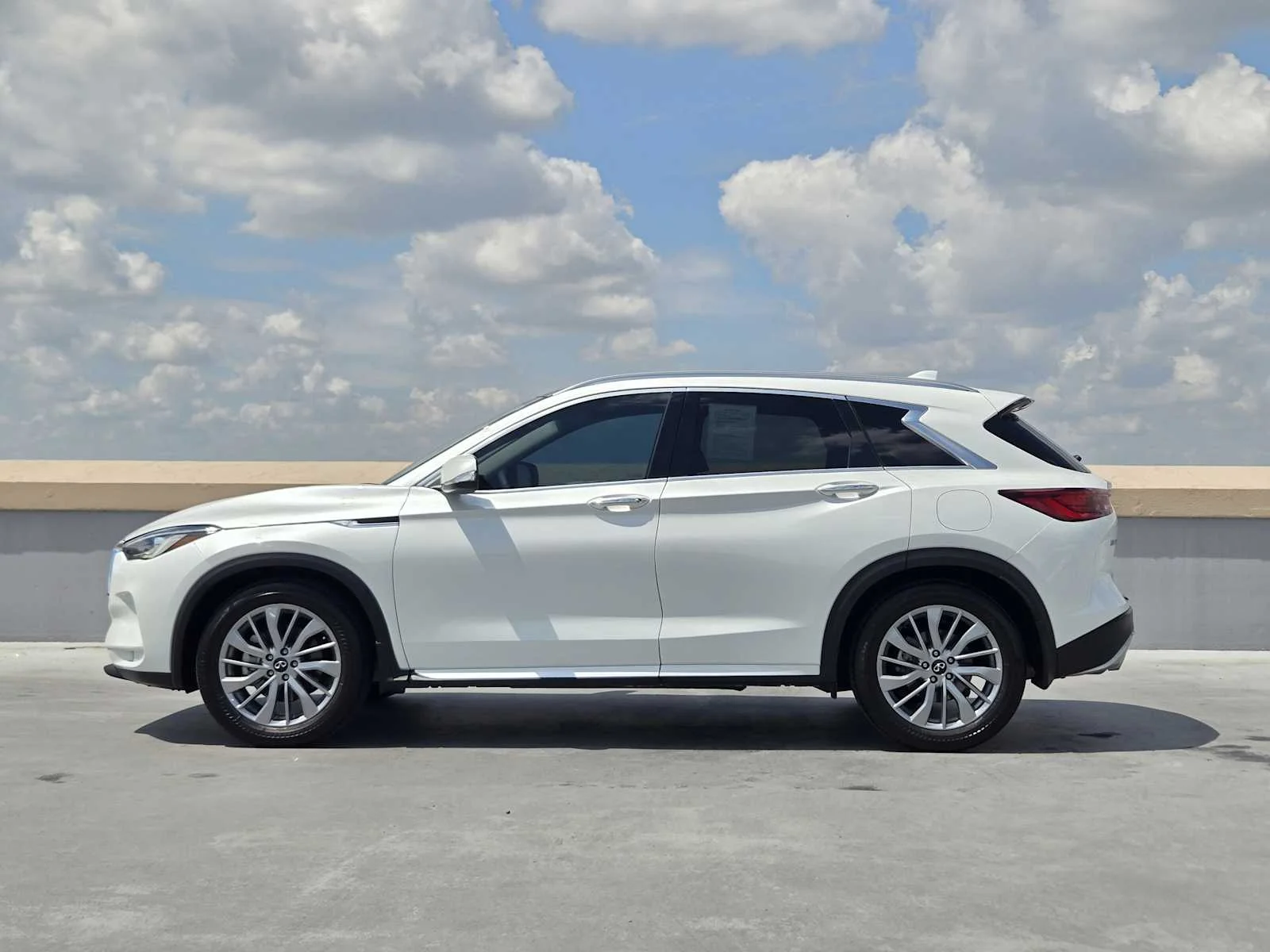 Certified Used 2024 Radiant White INFINITI LUXE image 4
