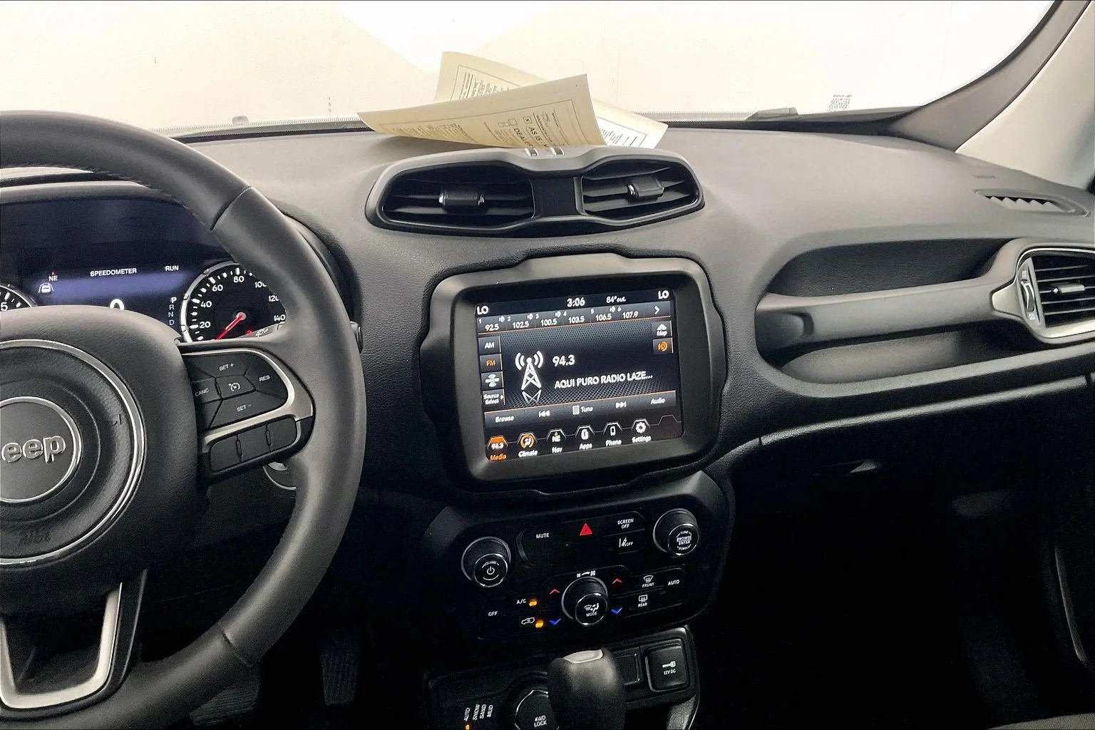 Used 2022 Alpine White Clearcoat Jeep Latitude image 5