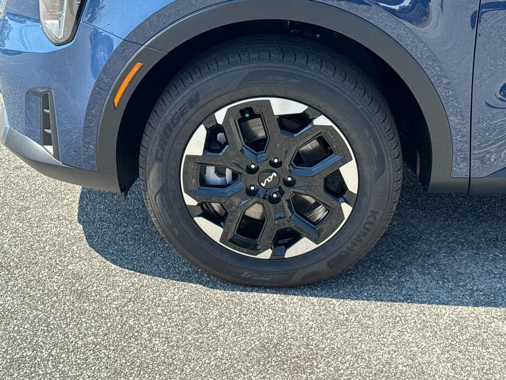 2025 Kia Sorento S - Photo 11