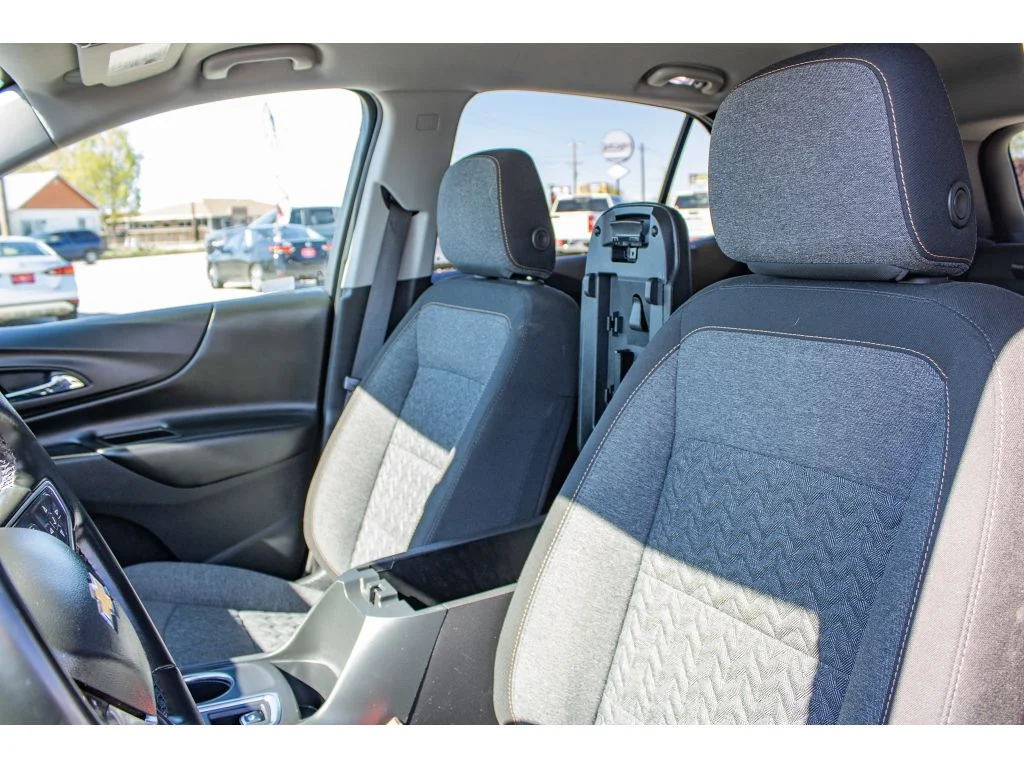 Used 2024 Summit White Chevrolet LT image 27
