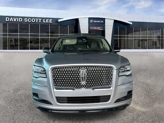 Used 2023  Lincoln Reserve image 2