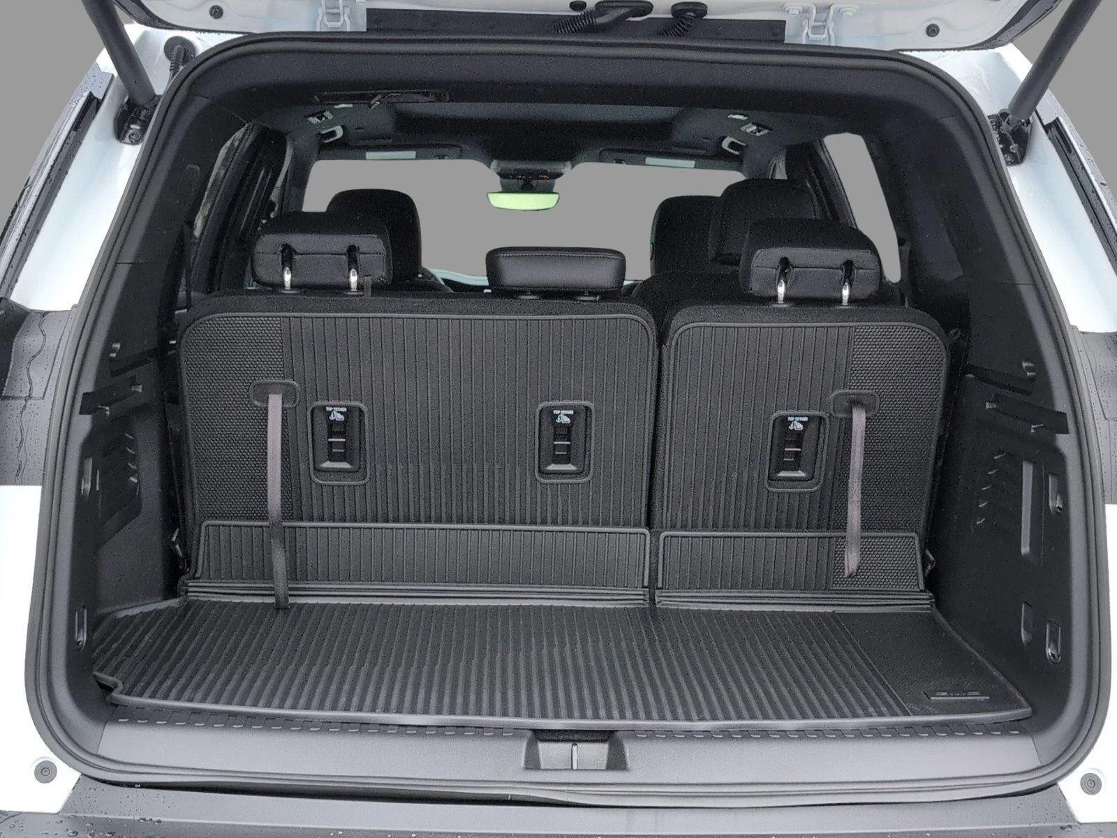 New 2026 Summit White GMC Elevation image 5