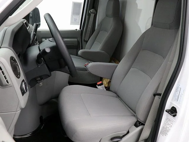 New 2025 Oxford White Ford E-350 SRW image 9