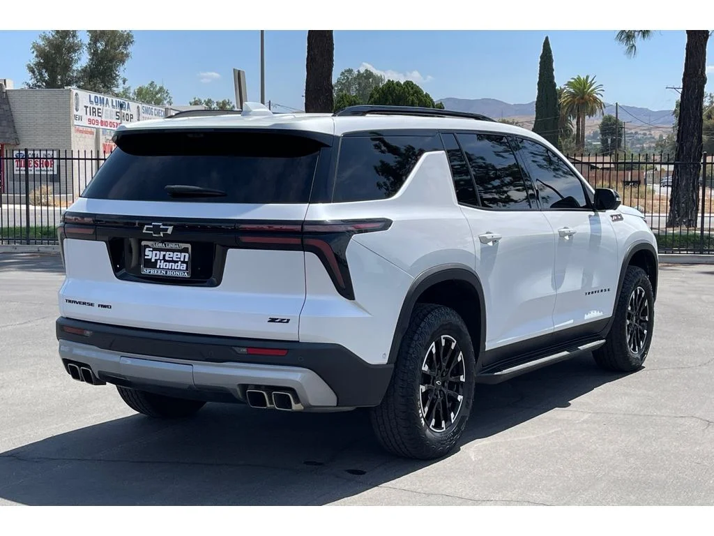 Used 2025 Iridescent Pearl Tricoat Chevrolet AWD Z71 image 6