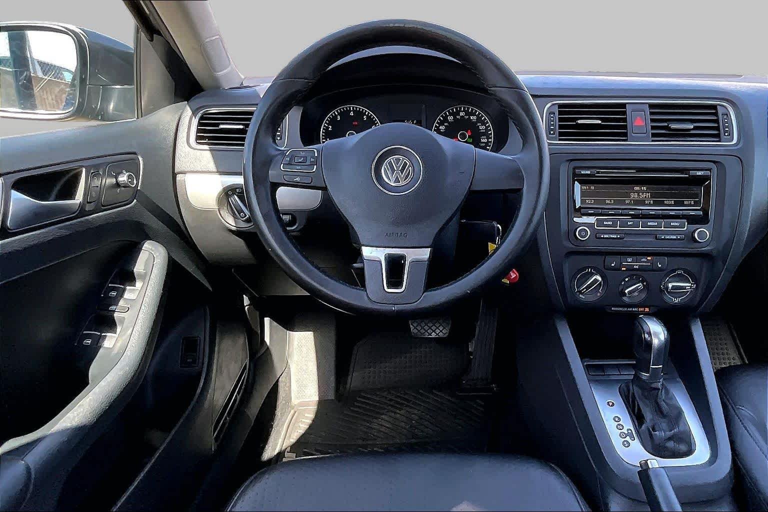 Pre-Owned 2013 Volkswagen Jetta SE