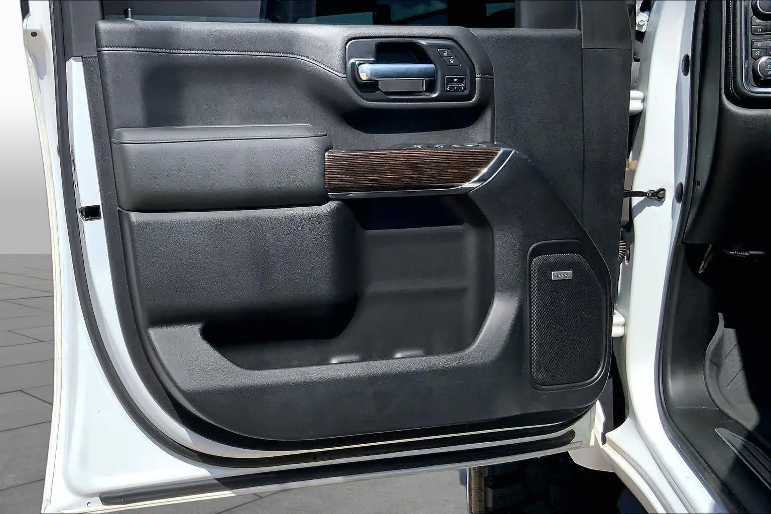 Used 2022 Summit White Chevrolet LTZ image 21