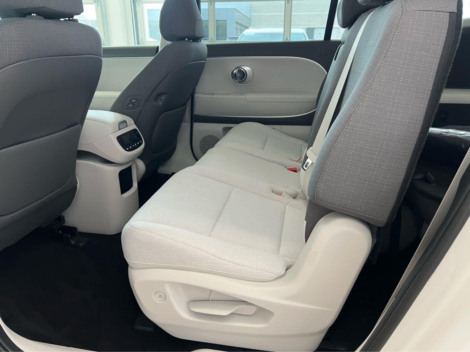 2026 Hyundai IONIQ 9 SE - Photo 27