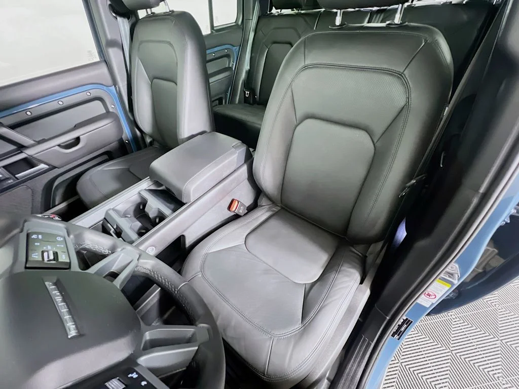Used 2026 Tasman Blue Metallic Land Rover X-Dynamic SE image 22