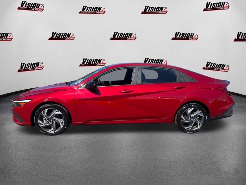 Used 2025 Red Hyundai SEL Sport image 8