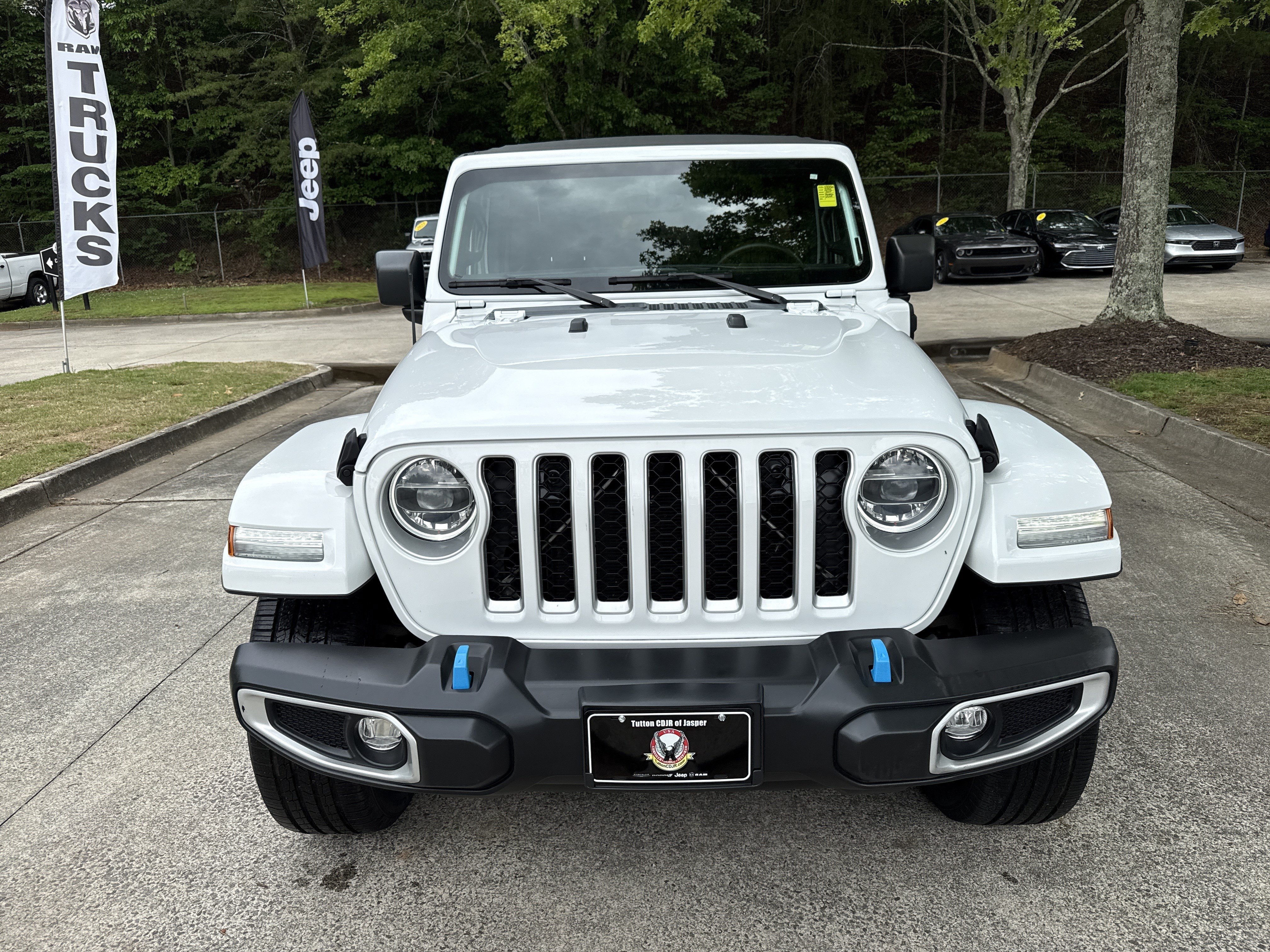 Used 2022 Bright White Clearcoat Jeep Unlimited Sahara image 2