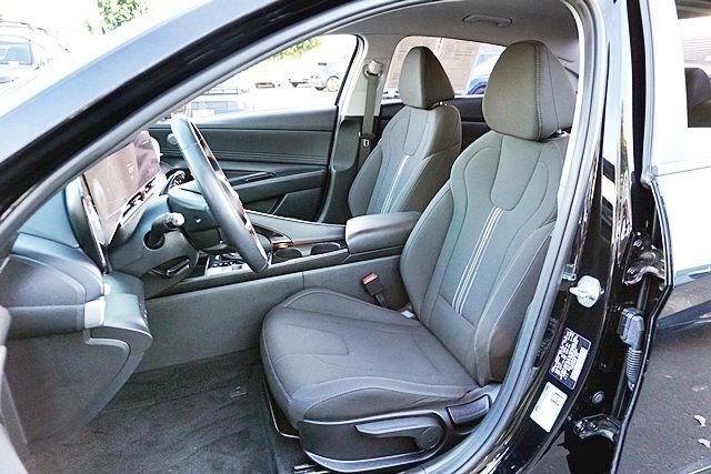 Used 2023 Black Hyundai SEL image 13
