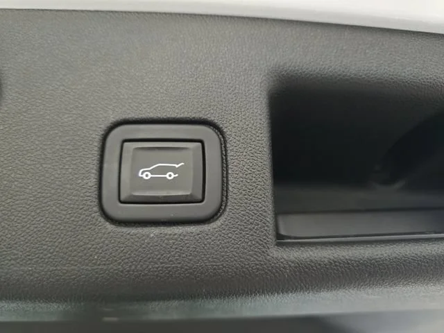 Used 2024 Summit White Chevrolet LT image 15