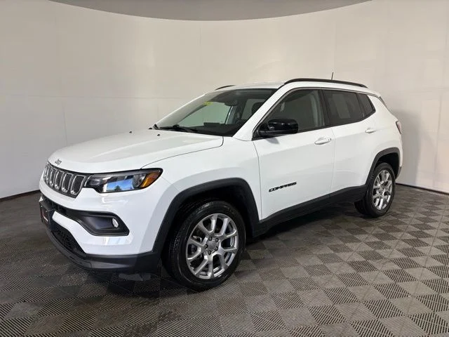 Certified Used 2022 White Jeep Latitude Lux image 3