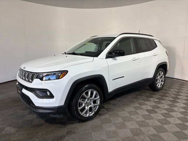 Certified Used 2022 White Jeep Latitude Lux image 3