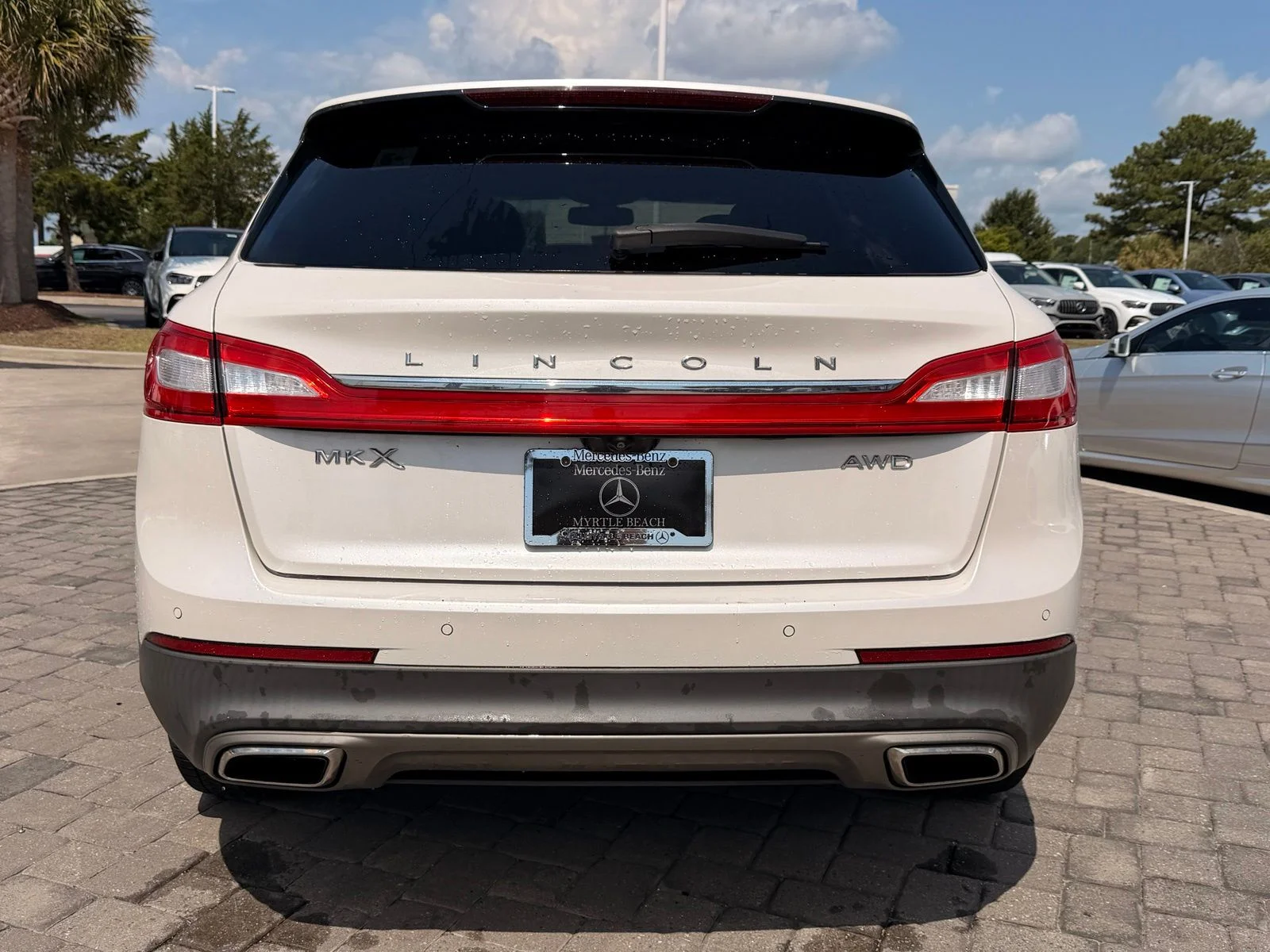 Used 2016 White Platinum Clearcoat Metallic Lincoln Reserve image 9