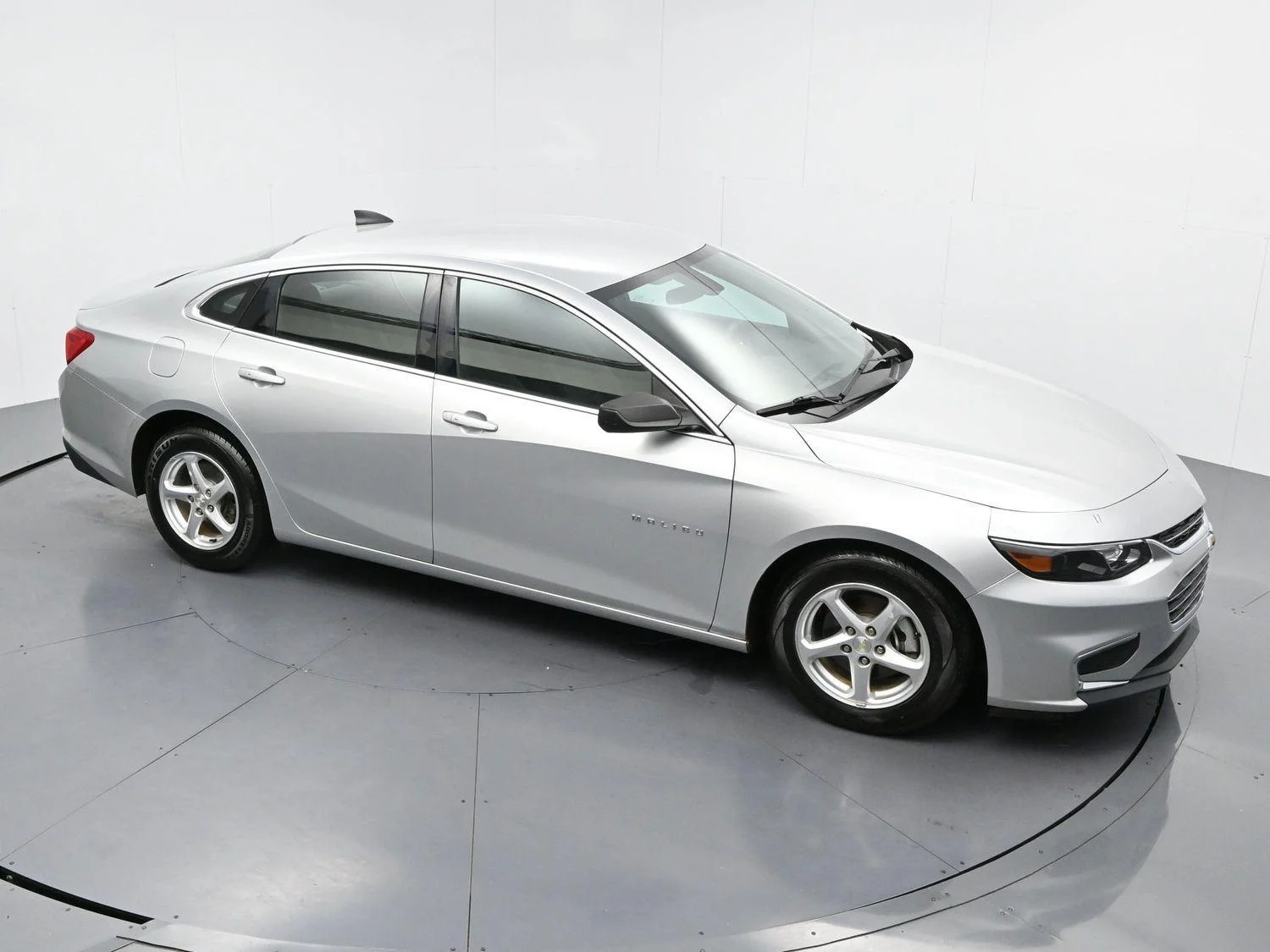 Used 2018 SILVER ICE METALLIC Chevrolet LS image 34