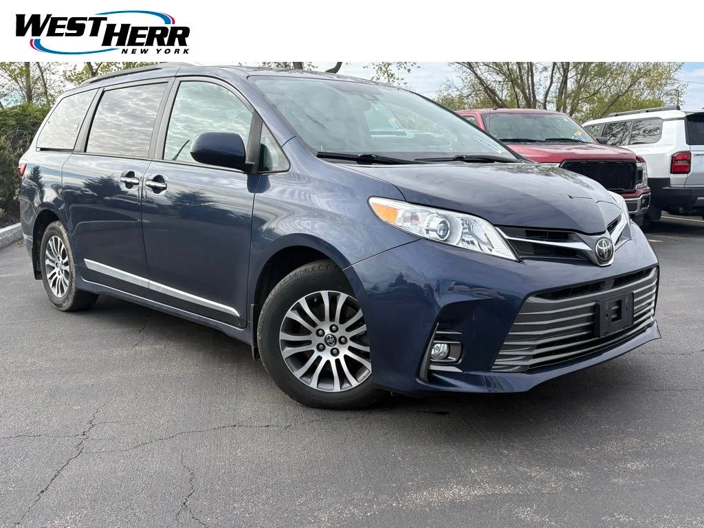 2020 Toyota Sienna XLE V6 8-Passenger FWD's photo