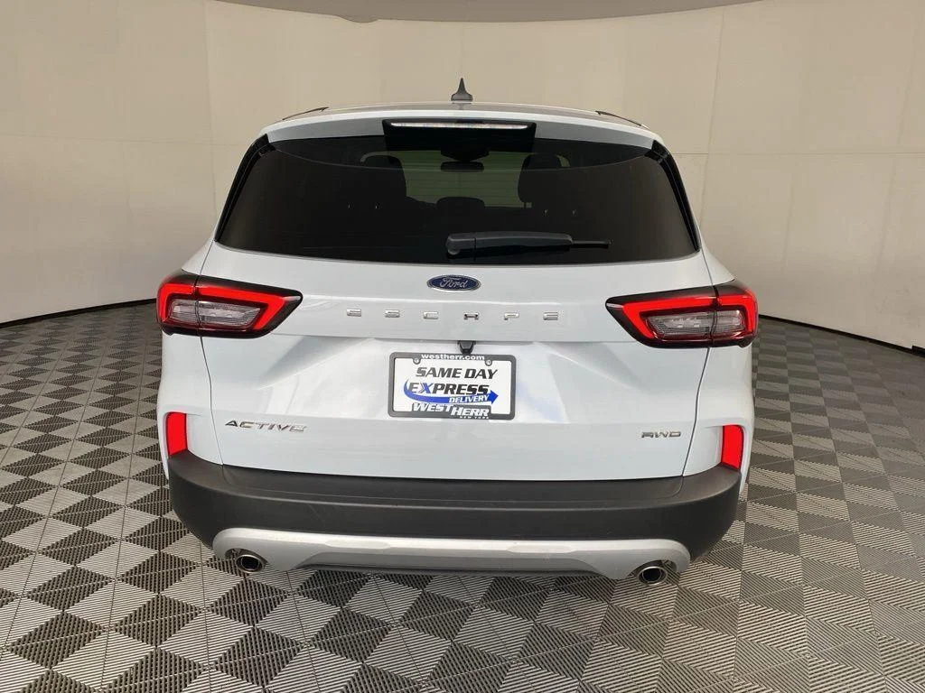 Used 2025 Silver Metallic Ford Active image 9