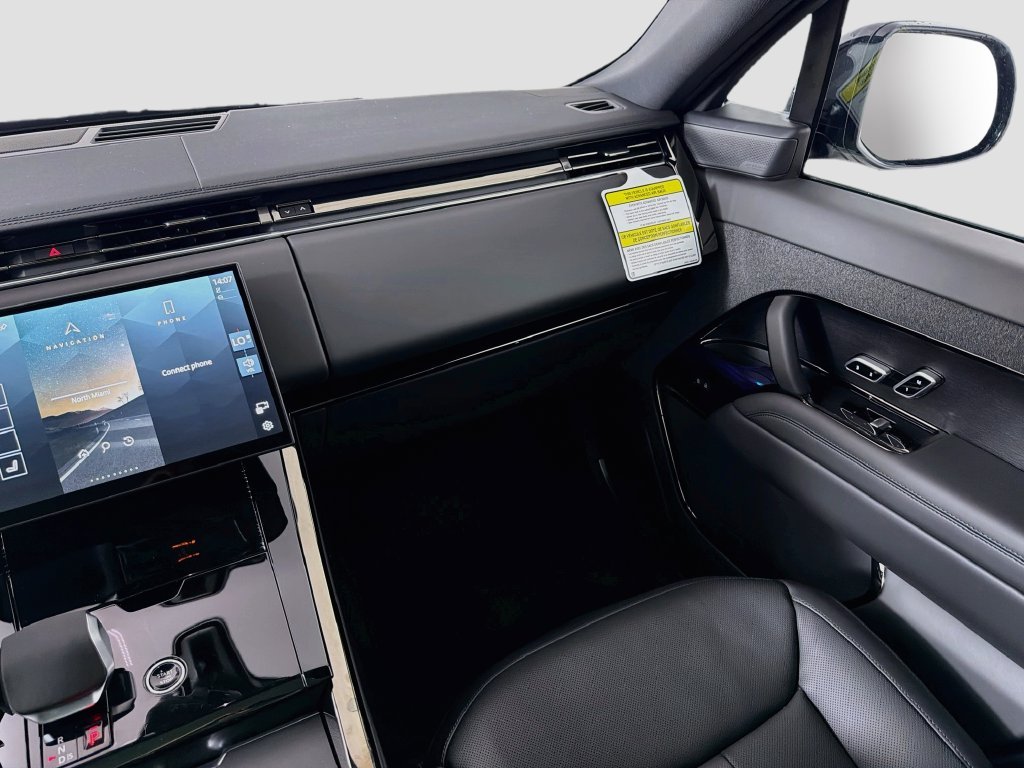 New 2027 Santorini Black Land Rover Dynamic SE P400 image 25