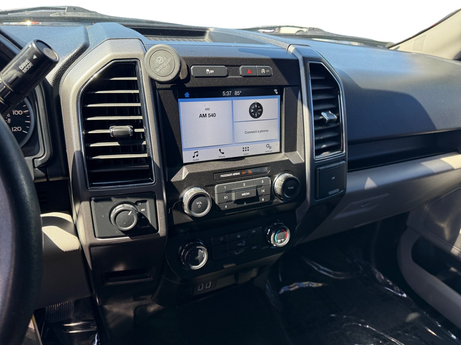 Certified Used 2019 Oxford White Ford XLT image 12