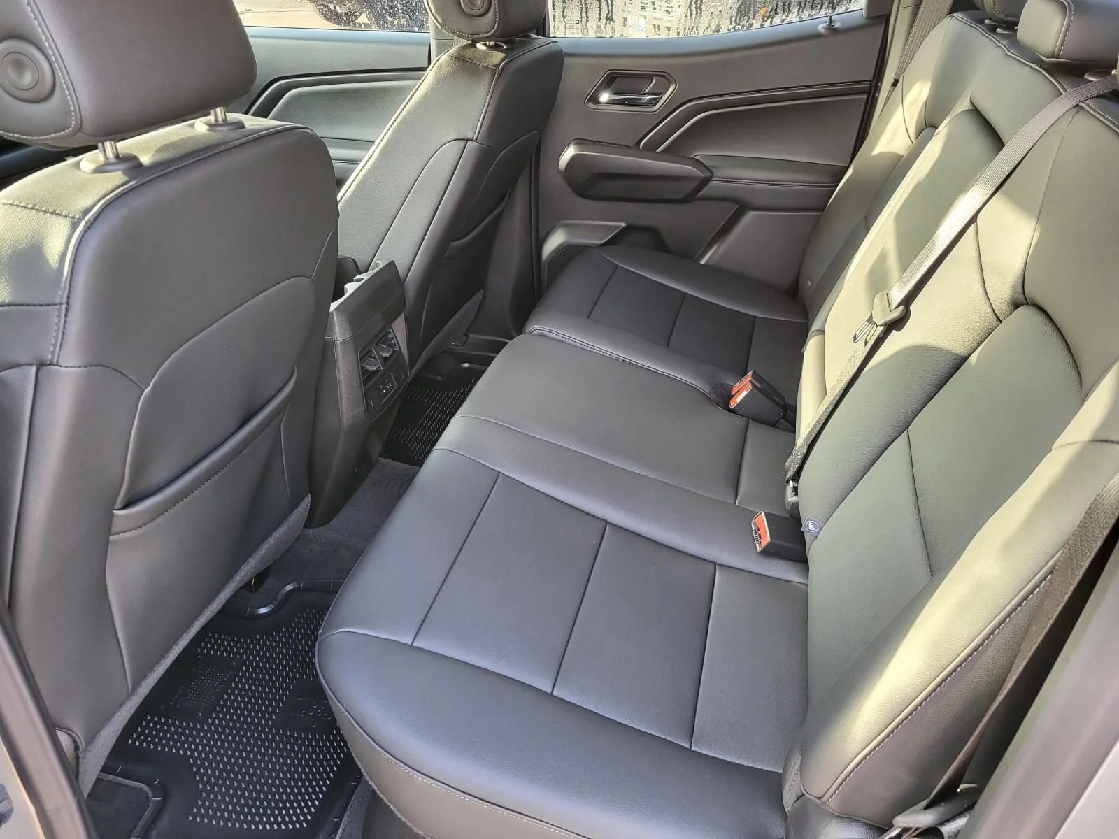 New 2026 Sterling Metallic GMC Elevation image 4