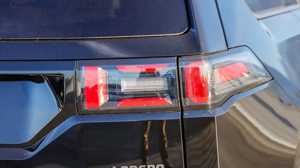 New 2026 Diamond Black Crystal Pearlcoat Jeep Laredo image 10
