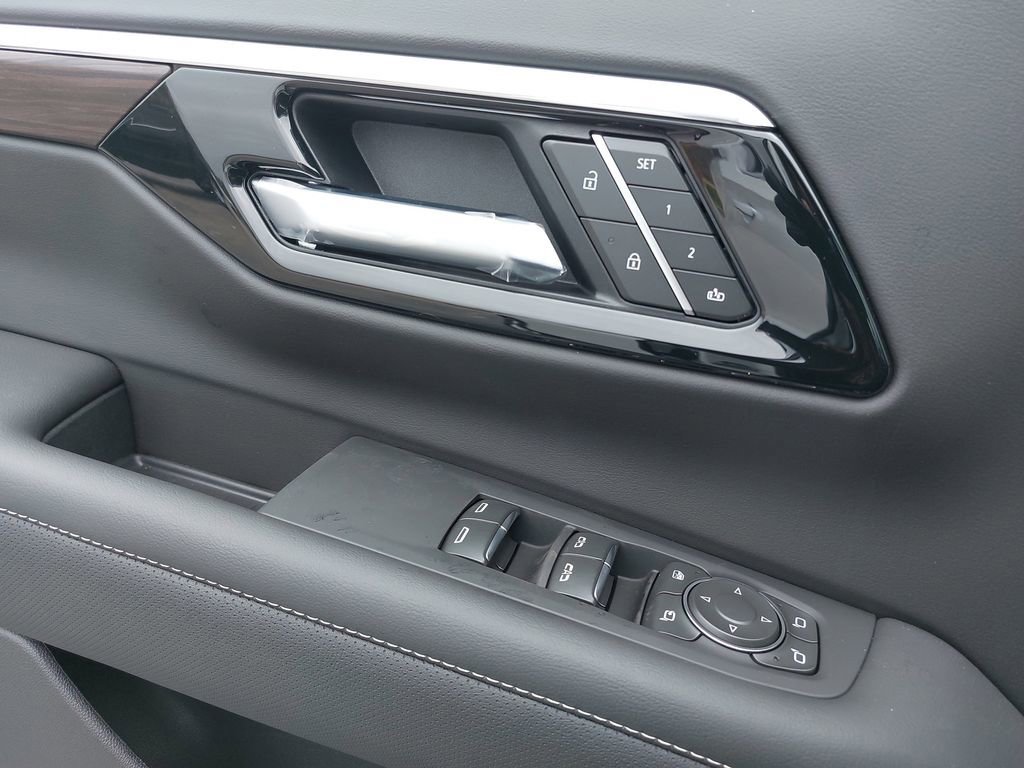 2025 Chevrolet Suburban Premier - Photo 25