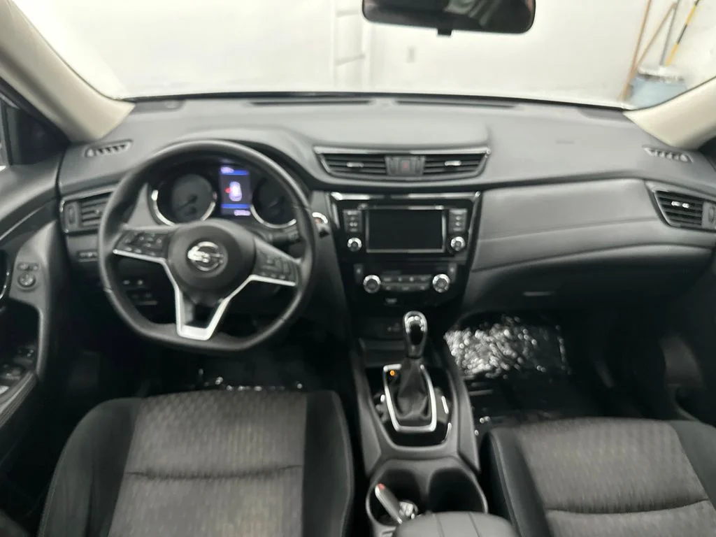 Used 2018 Silver Nissan SV image 21