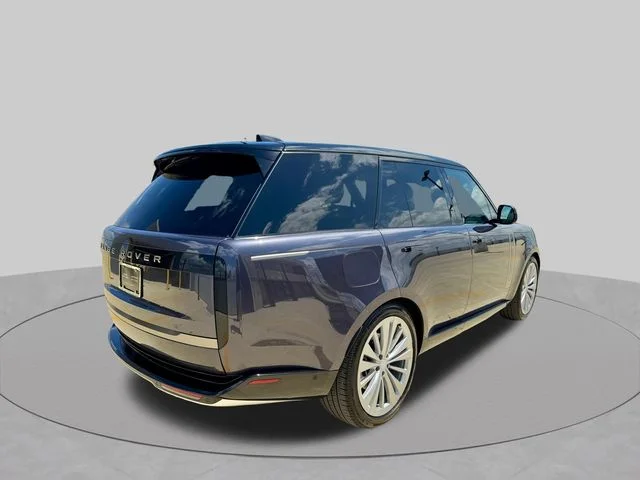 New 2025 Amethyst Gray Purple SV Bespoke Ultra Met Gloss Land Rover SE image 24