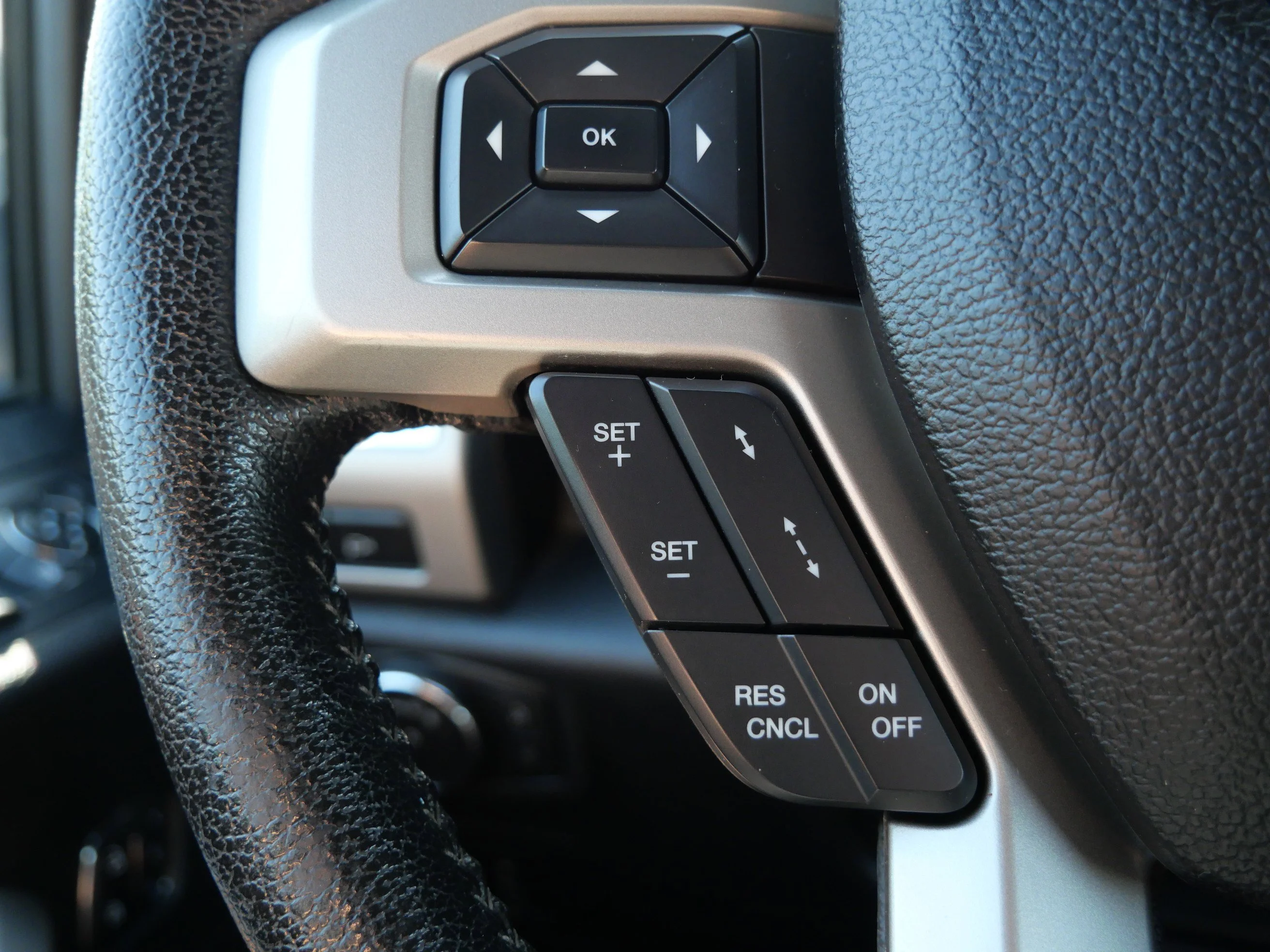 Used 2015 Magnetic Metallic Ford Lariat image 27