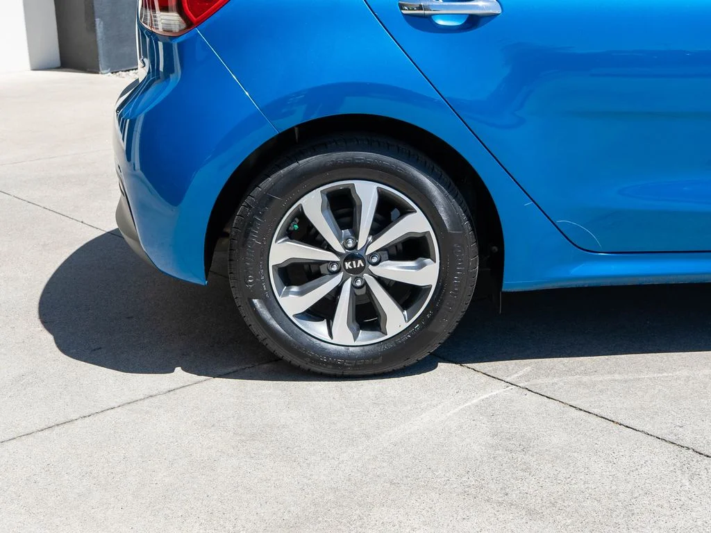 Used 2021 Blue Kia S image 30
