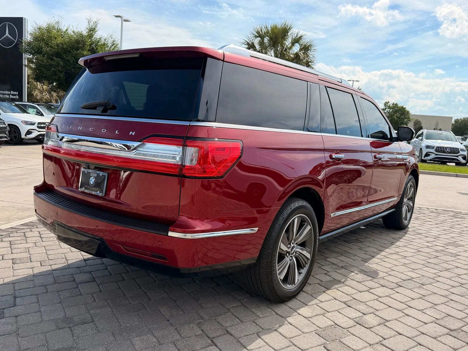 Used 2019 Ruby Red Metallic Lincoln Reserve image 9