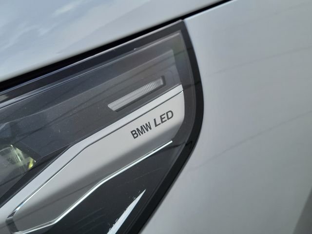 Used 2025 White Metallic BMW 530i image 40