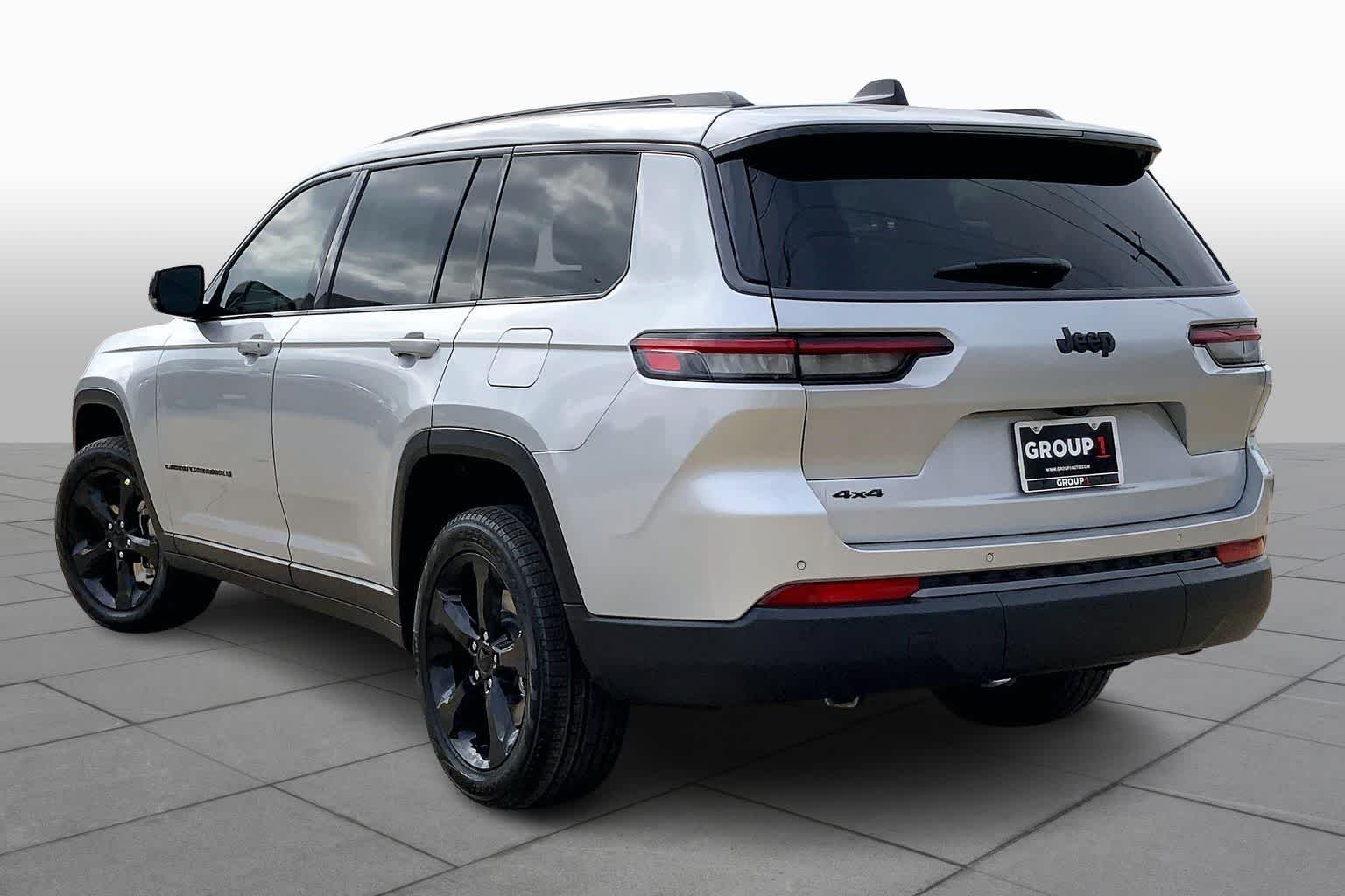 New 2026 Silver Zynith Exterior Paint Jeep Limited image 12