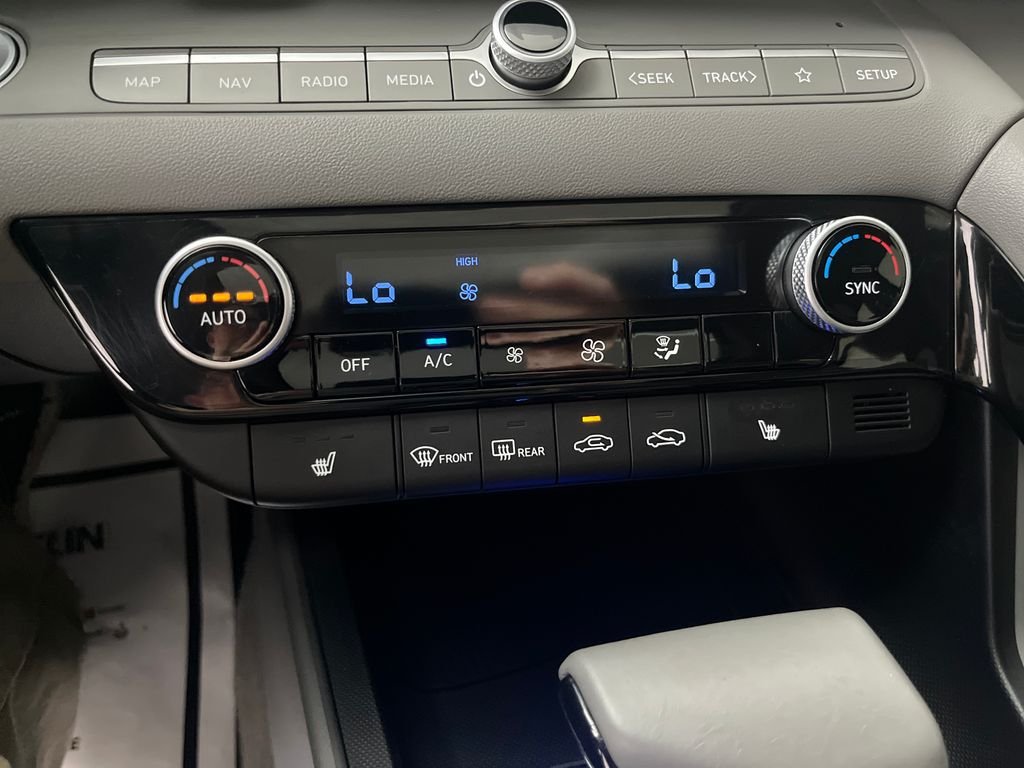 Used 2025 Black Hyundai SEL Convenience image 20