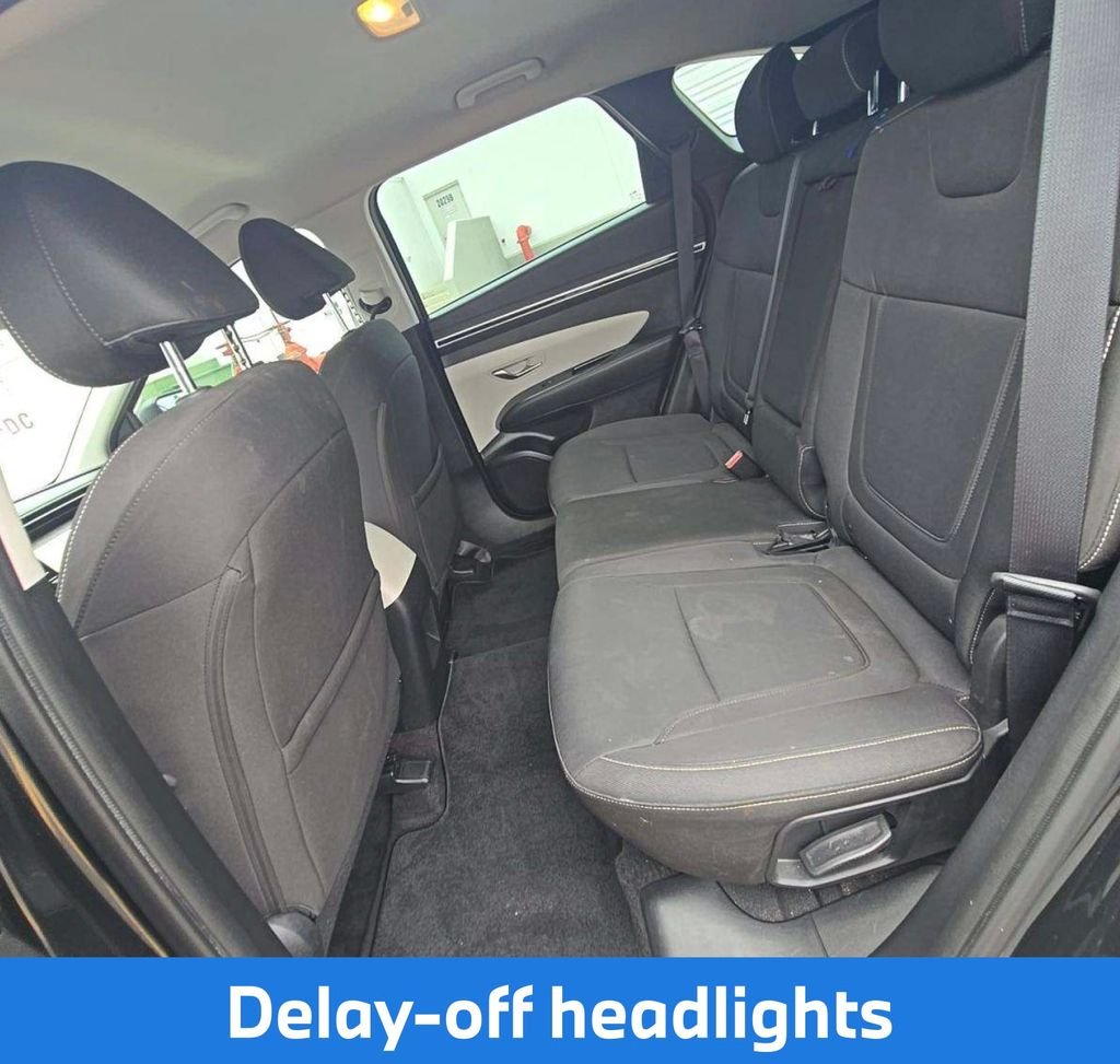Used 2022 Black Hyundai SE image 8