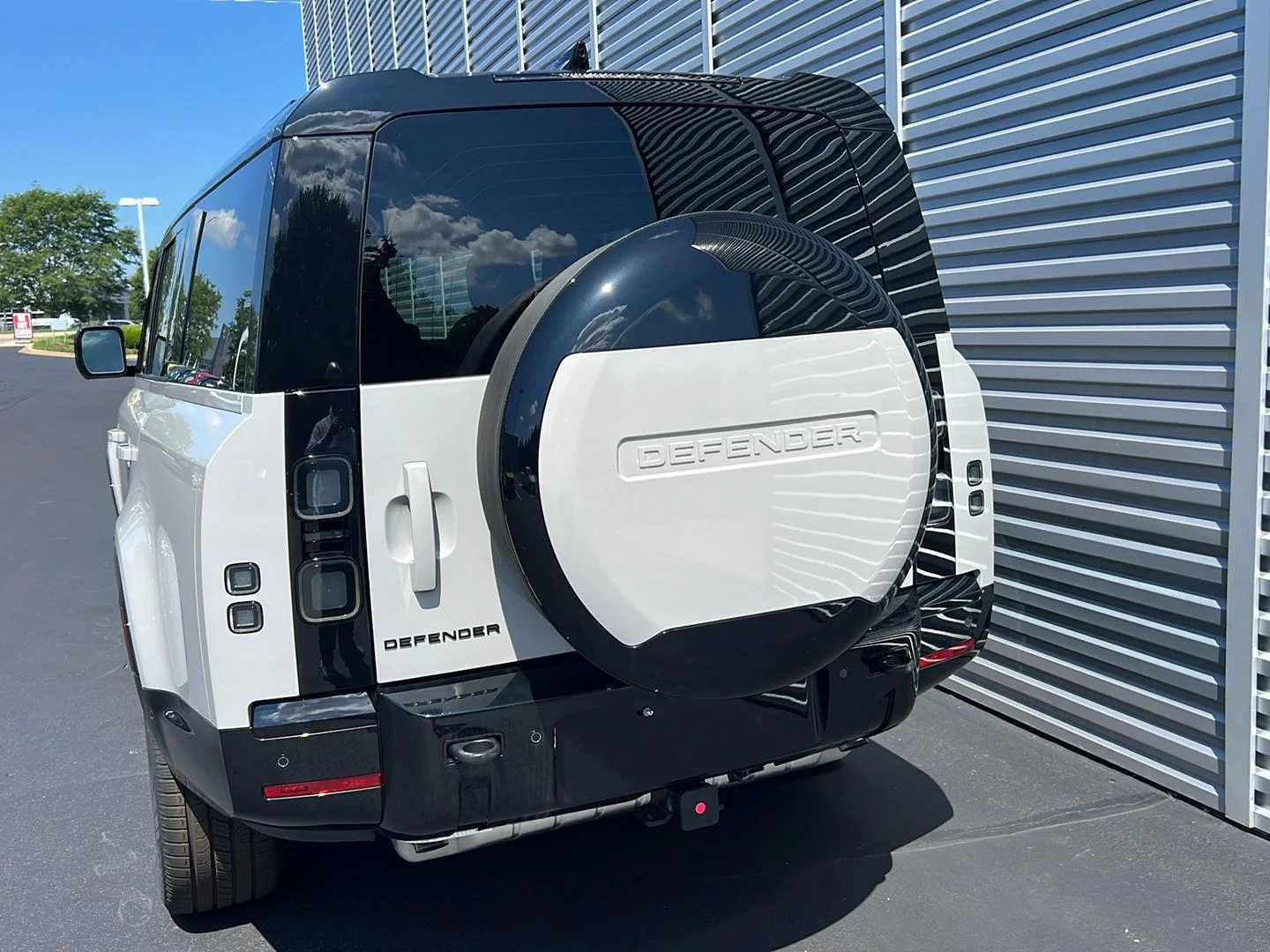New 2026 Borasco Grey Metallic Land Rover X-Dynamic SE image 4