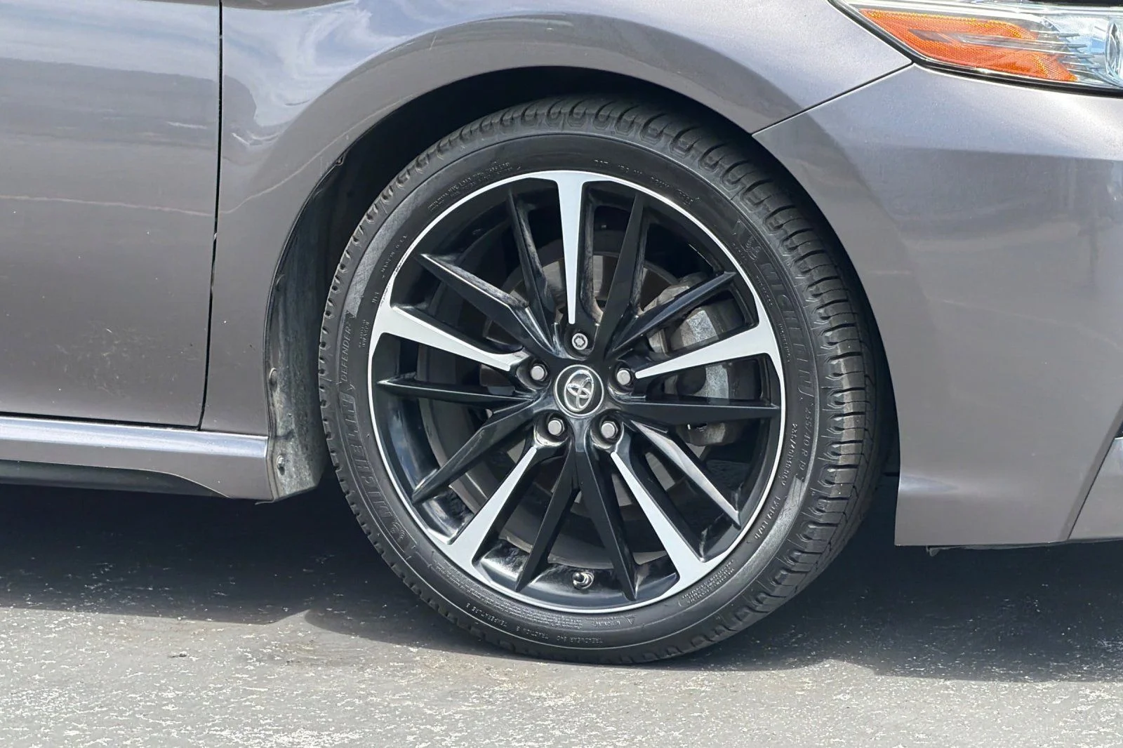 Used 2018 Gray Toyota XSE image 27