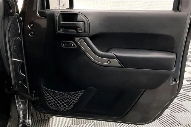 Used 2017 Granite Crystal Metallic Clearcoat Jeep Sport image 22