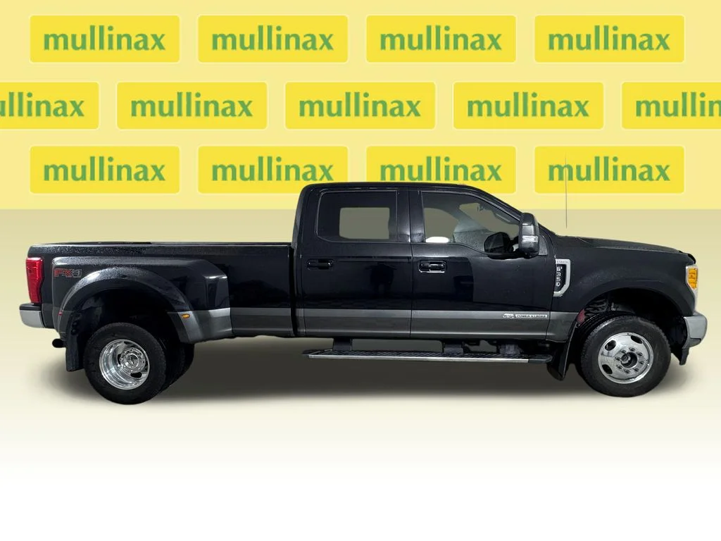 Used 2017  Ford Lariat image 2