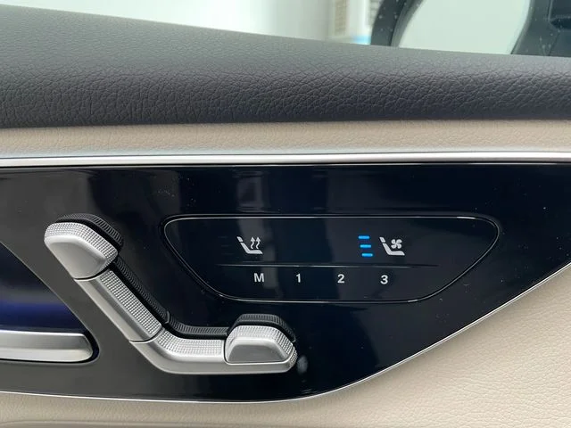 New 2027 Beige Mercedes-Benz GLC 300 image 36