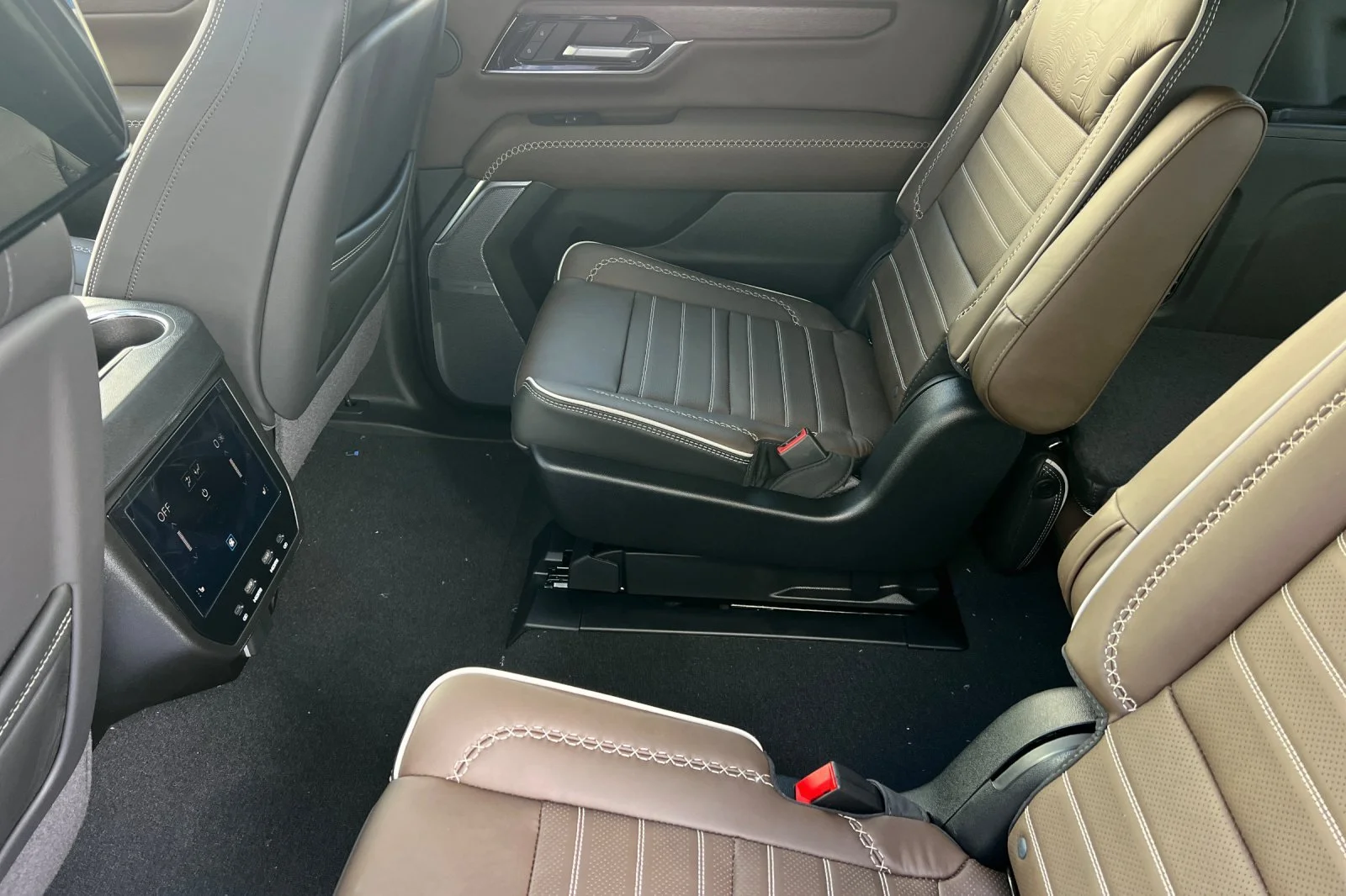 2026 GMC Yukon XL Denali Ultimate - Photo 11